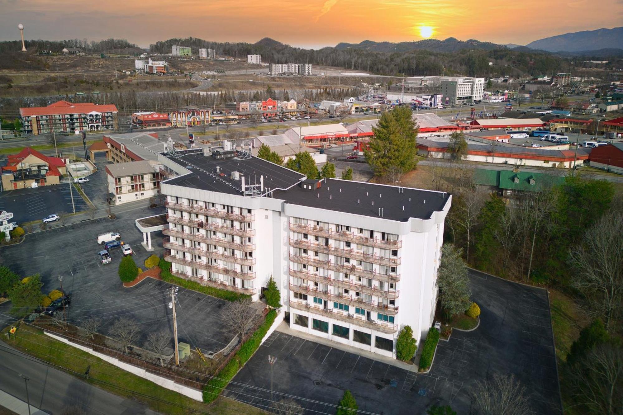 Park Tower Inn Pigeon Forge Exterior foto